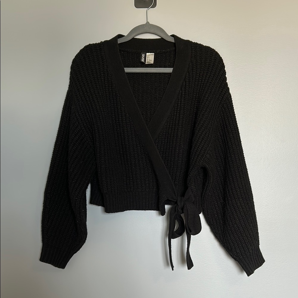 🟢2/$20 H&M Black Cropped Wrap Sweater